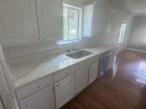 4th image of 303 Mint Rd