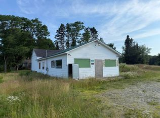 1036 Meadow Rd, Casco, ME 04015