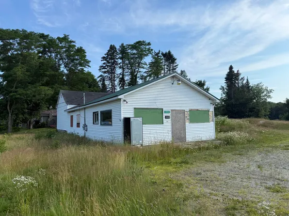1036 Meadow Road, Casco, ME 04015