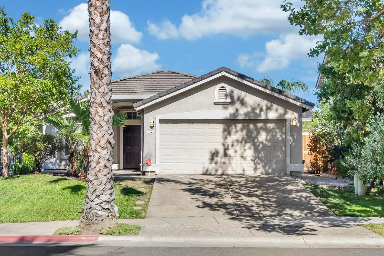 5620 Bridgecross Dr photo 1