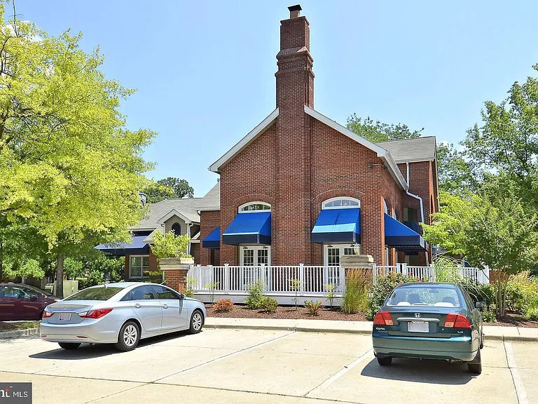 5716 Chapman Mill Dr #200 — Photo 25