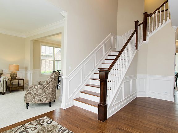 Hdwd Staircase & Hdwd Floors