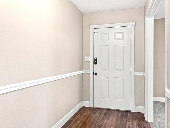 4th image of 4894 Randee Cir
