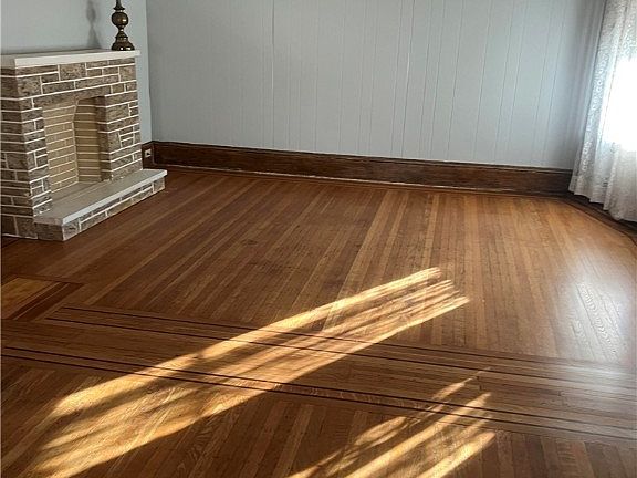 3rd image of 1535 Rosewood Ave