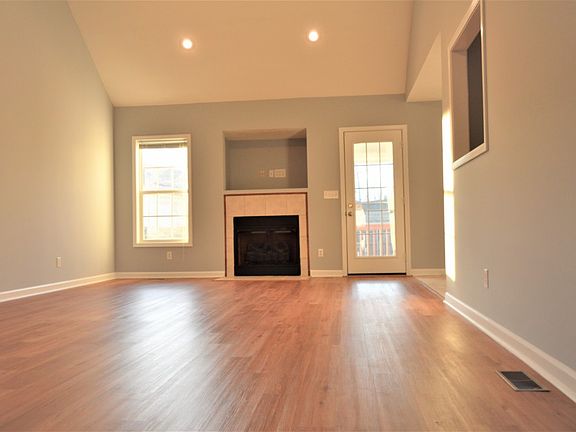 5th image of 1704 Flagstone Dr