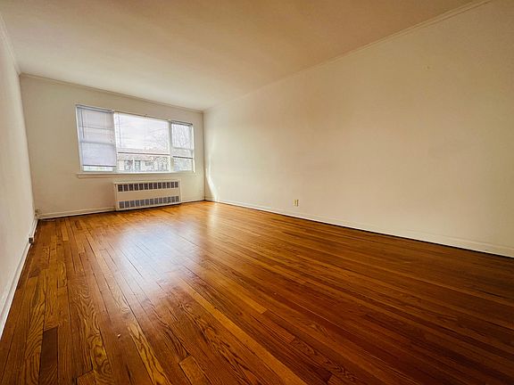 5th image of 4241 209th St Floor 2