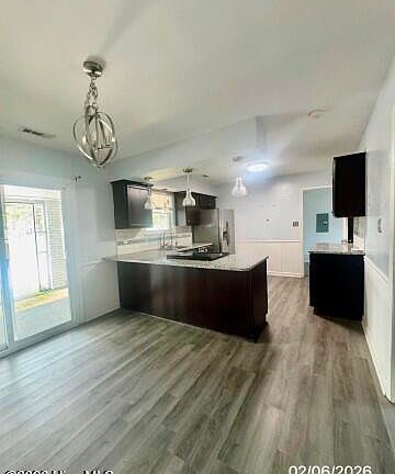 5th image of 203 W Volant Street