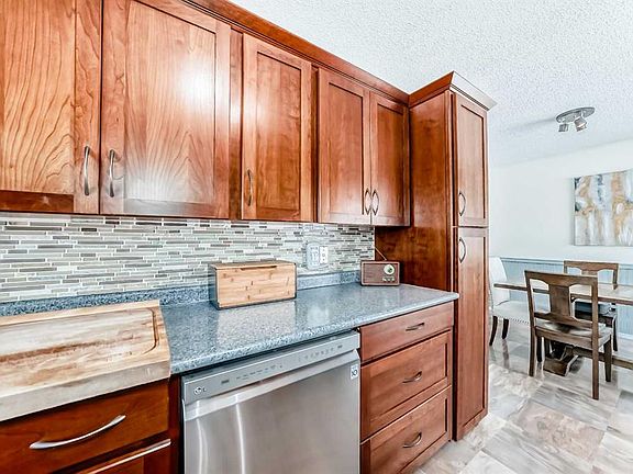 5th image of 48 W Midglen Way SE