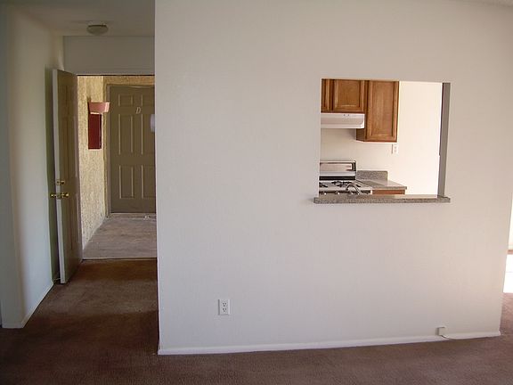 3rd image of 4551 Carriage Park Dr APT B