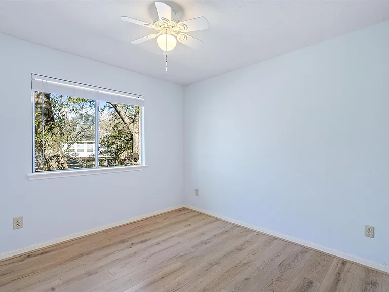 2630 Lakeway Dr — Photo 22