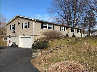 16 Laurel Wood Dr, Deep River, CT 06417