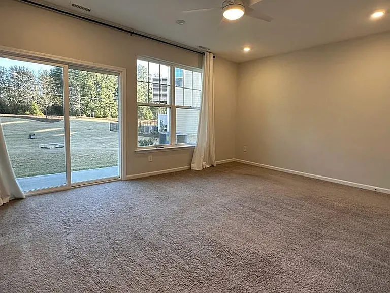 1007 Freeport Dr — Photo 17