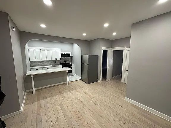 4th image of 237 Davenport Ave #2B