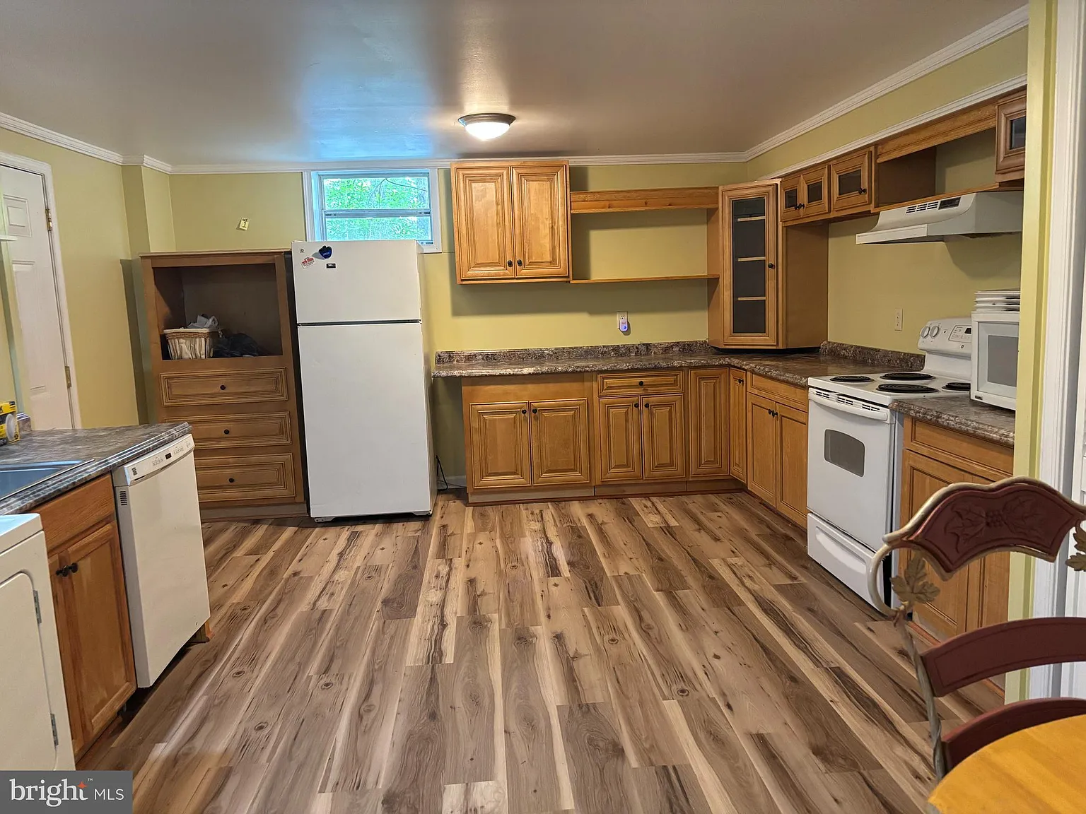 2 bed, 1.0 bath, 3136 sqft, $1,700 — Photo 2