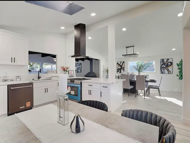 405 S Clara St — Photo 3