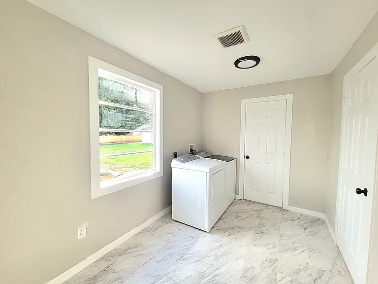 718 Perry Ave — Photo 24
