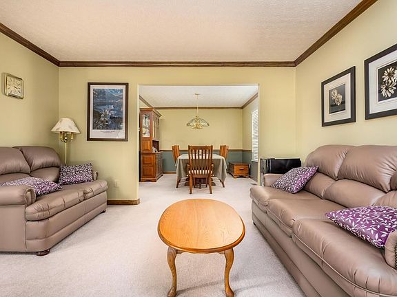4th image of 7896 Wiltshire Ct