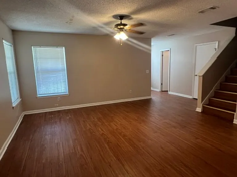 105 Driftwood Ct — Photo 3