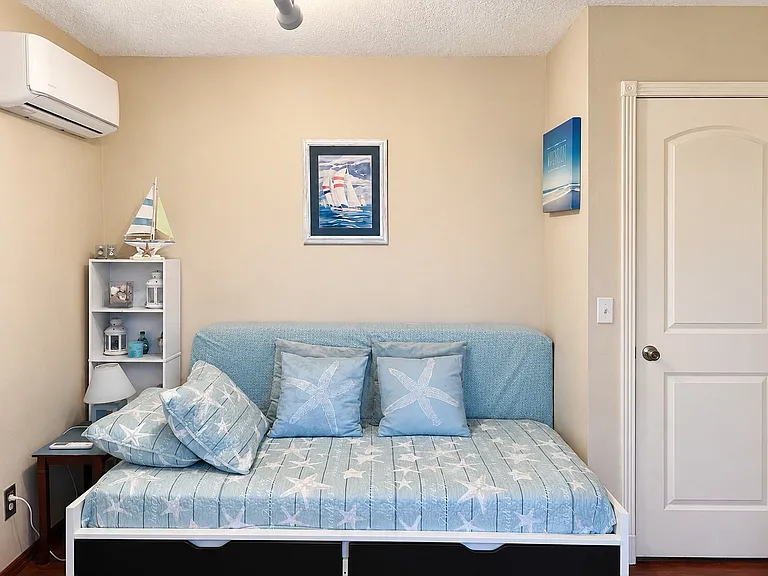 Bedroom sleeping area daybed