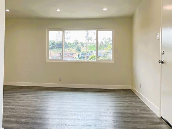 2nd image of 2700 Via Paseo APT 8