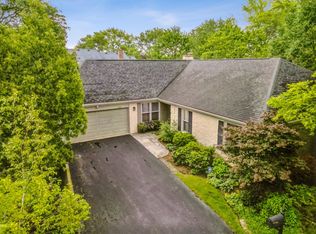 2821 Manor Dr, Northbrook, IL 60062