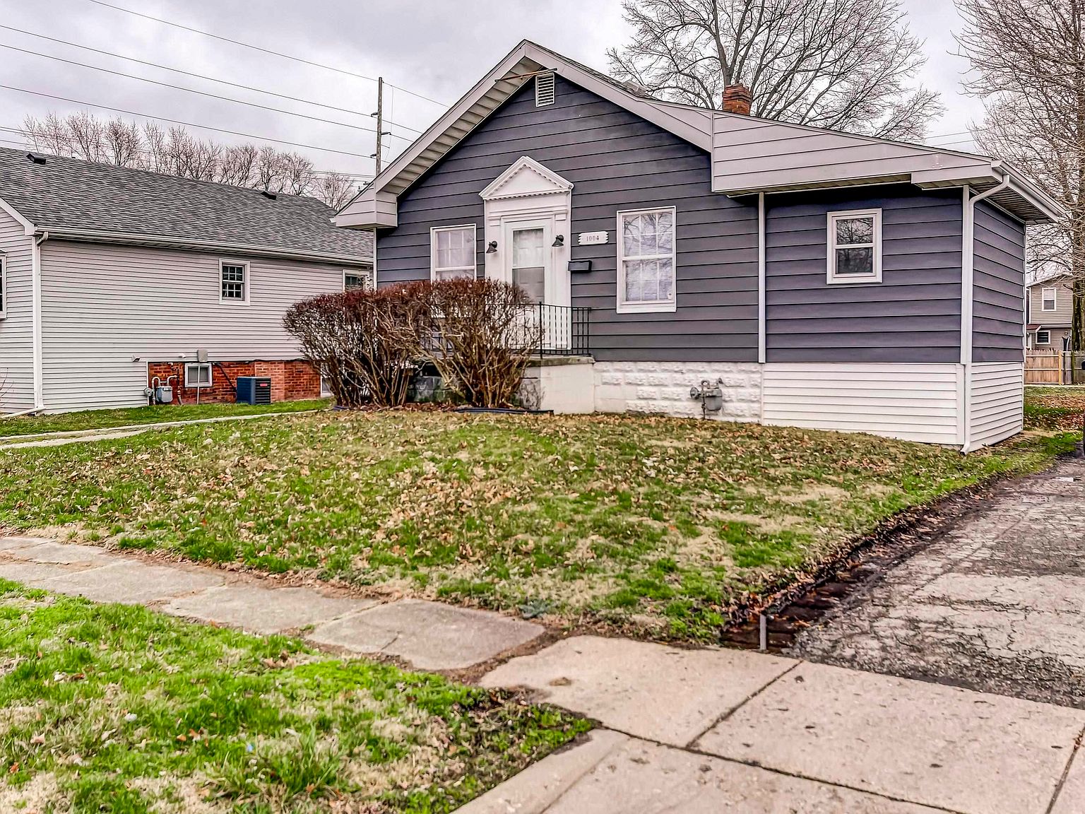 1004 W Poplar St, Taylorville, IL 62568 Zillow