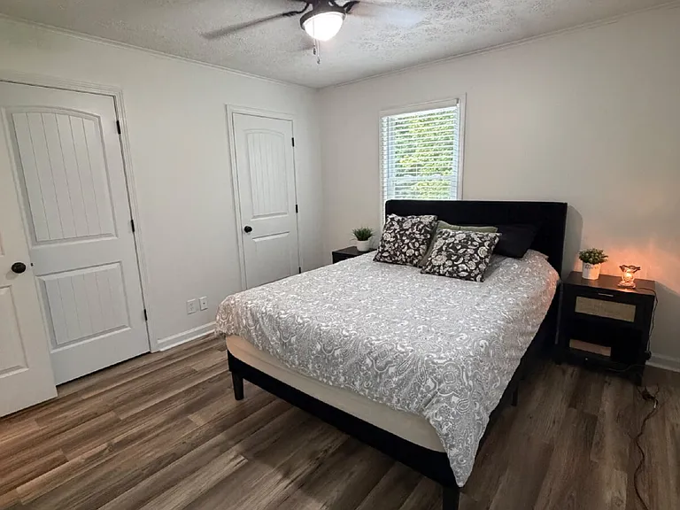 726 Lafayette Rd — Photo 14