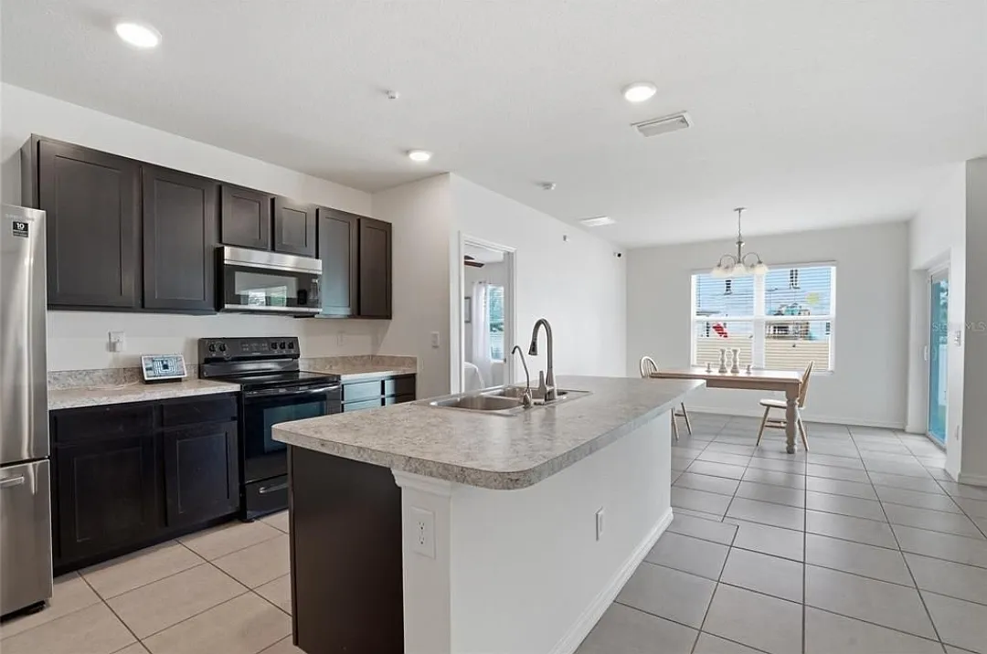 3 bed, 1690 sqft, $2,700 — Photo 3