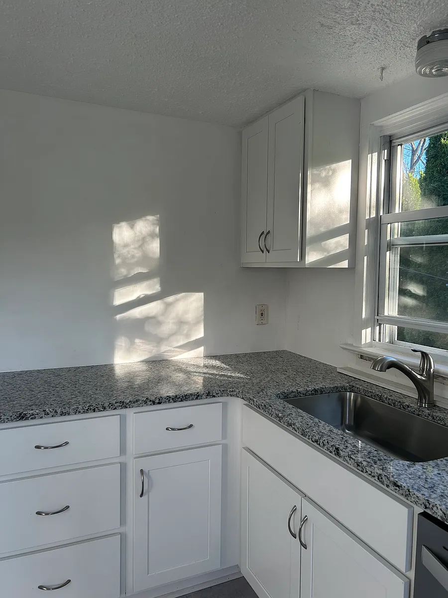Building Photo - 1464 River Rd #2