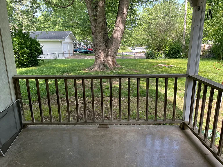 832 S Luster Ave — Photo 2