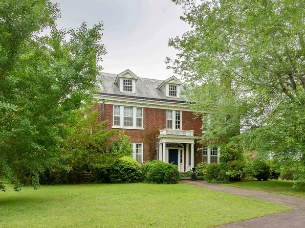 100 Gordon Dr, Sheffield, AL 35660