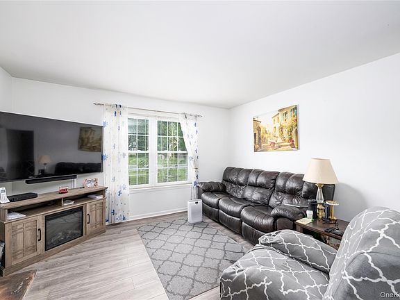4th image of 44 Inwood Avenue
