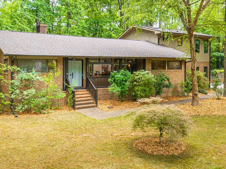 1020 Burning Tree Dr — Photo 2
