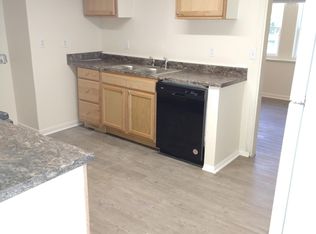 123 S 6th St, Spring Lake, NC 28390