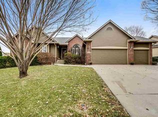 1400 E Hiddenridge Ct, Derby, KS 67037