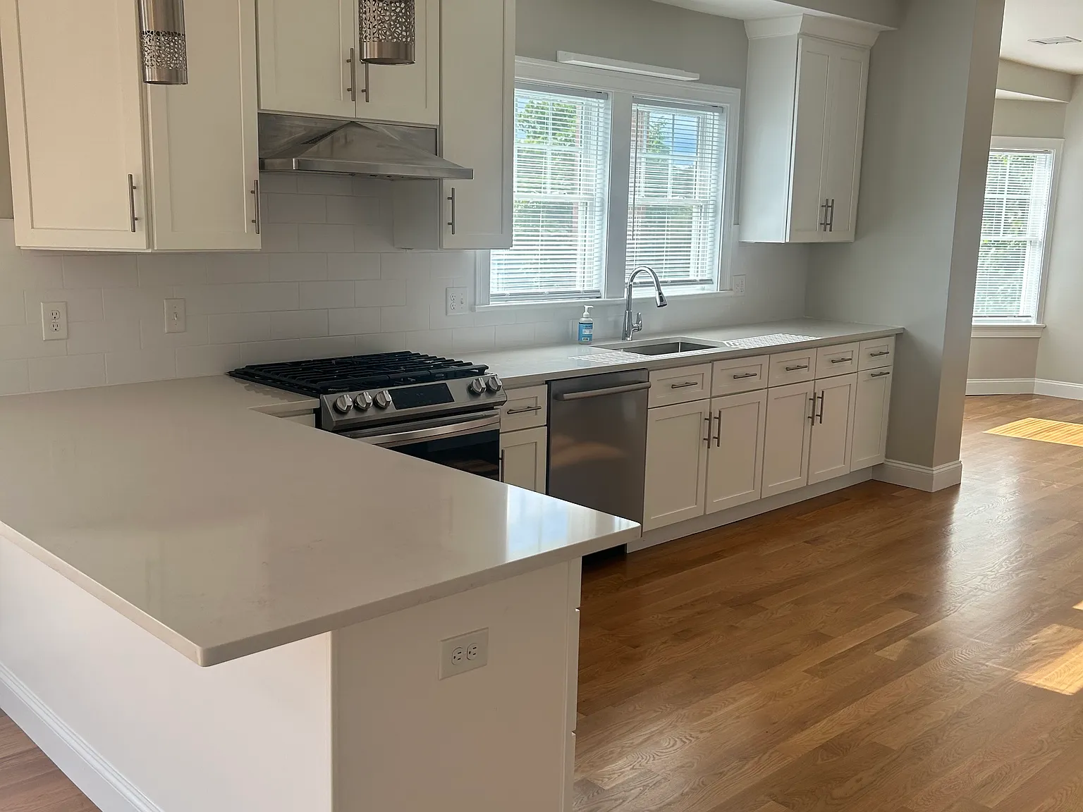 2 bed, 1337 sqft, $3,450 — Photo 2