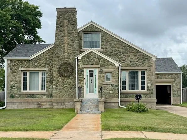 621 N Pomeroy Ave, Hill City, KS 67642