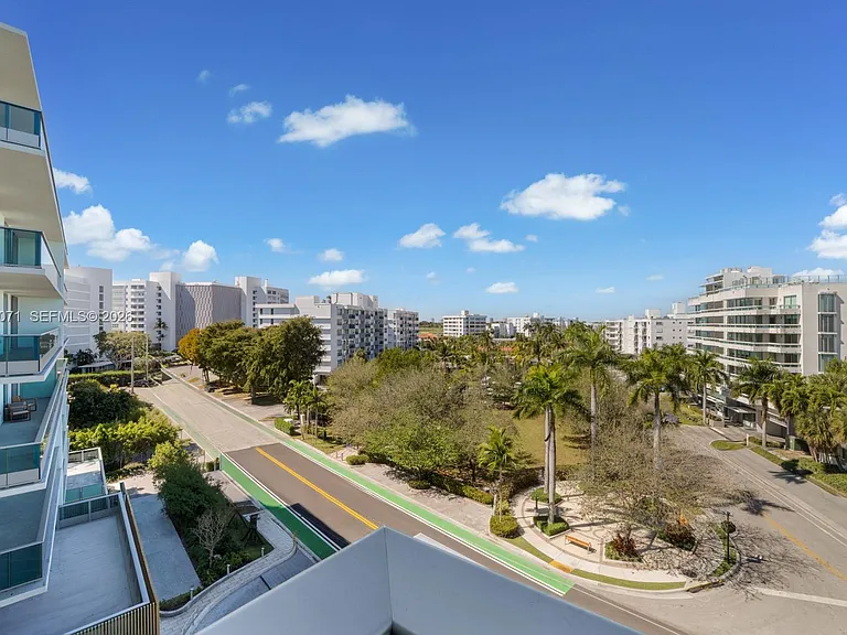 9221 E Bay Harbor Dr #610 — Photo 22