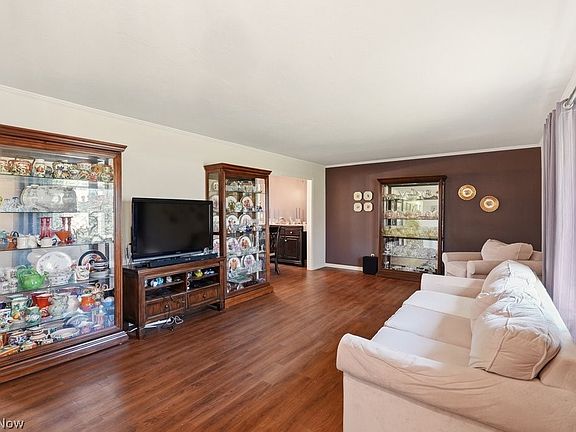 2nd image of 110 Leaview Ln