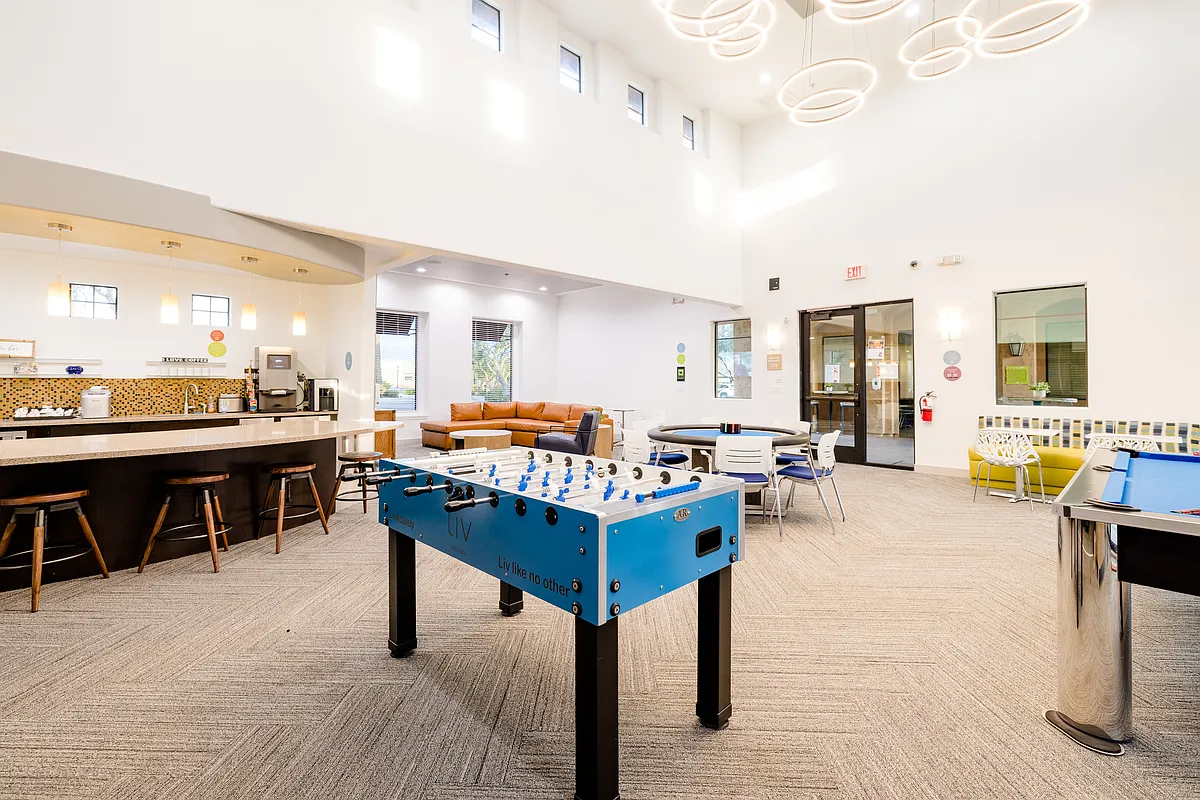 Poker Table in the Hub - Liv Avenida
