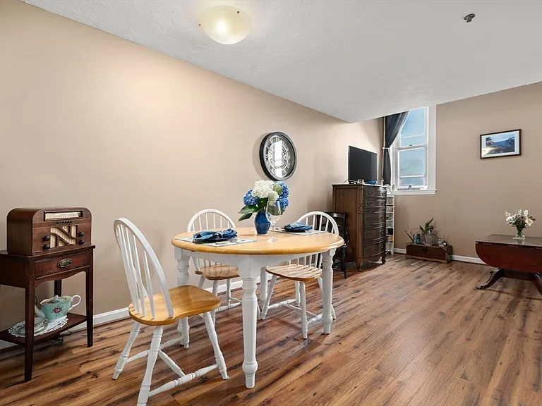 280 Village St #D2 — Photo 5