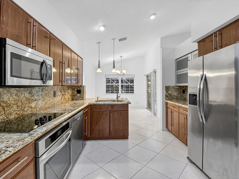 7558 Ironbridge Cir — Photo 109