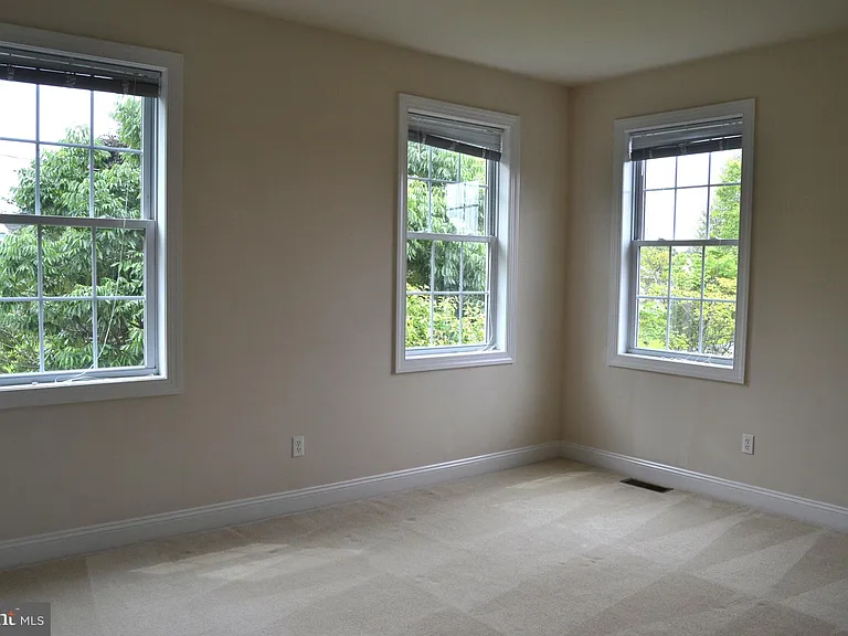 806 Wren Ln — Photo 24