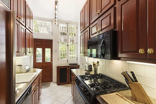 Rented by SP Realty | media 27