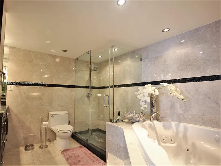 5151 Collins Ave #924 — Photo 12