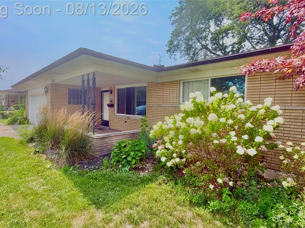 30205 Austin Dr, Warren, MI 48092