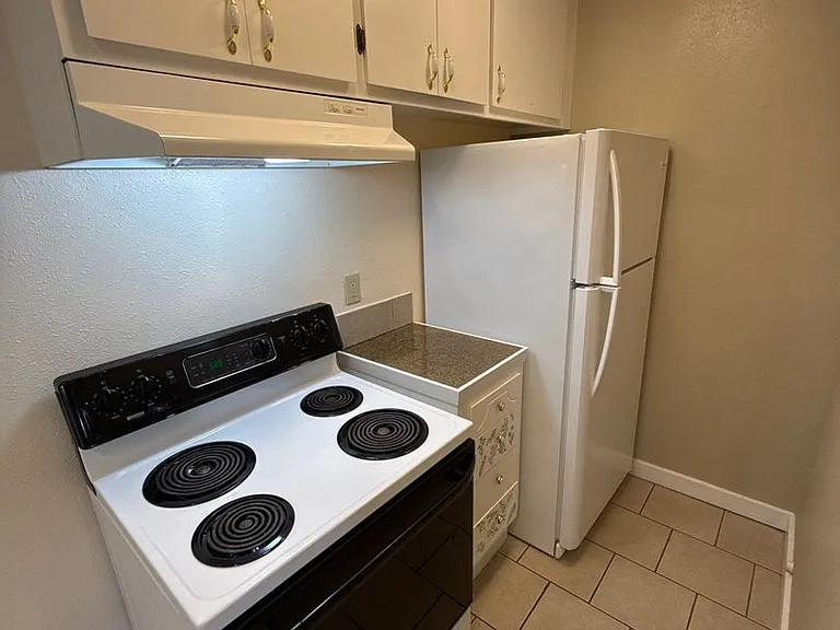 291 Clay St W #8 — Photo 7
