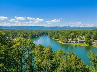 204 Whitewater Lake Rd, Tamassee, SC 29686