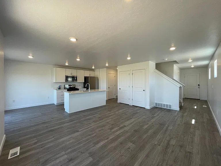 1256 W Hidden Spring Dr — Photo 7