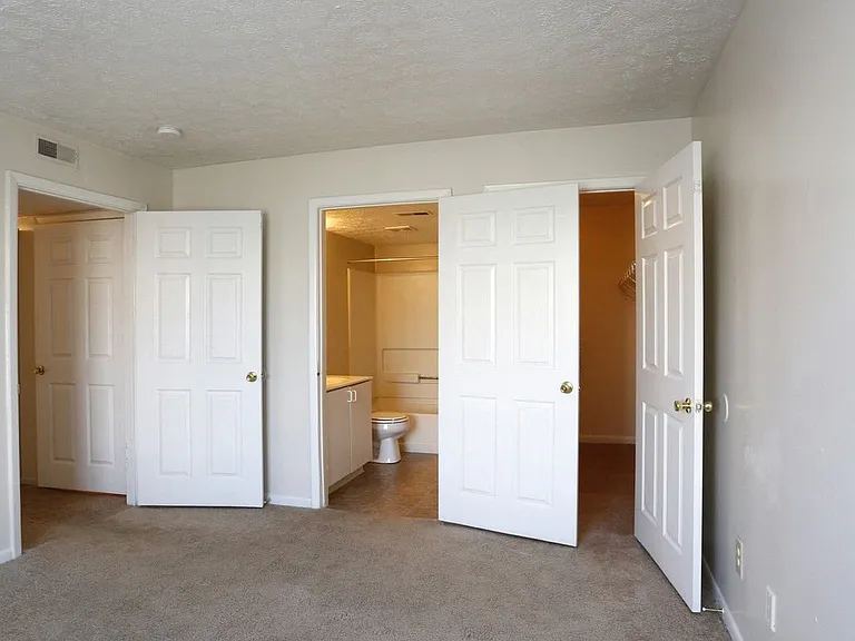Meadow View Apartments and Townhomes — Photo 25